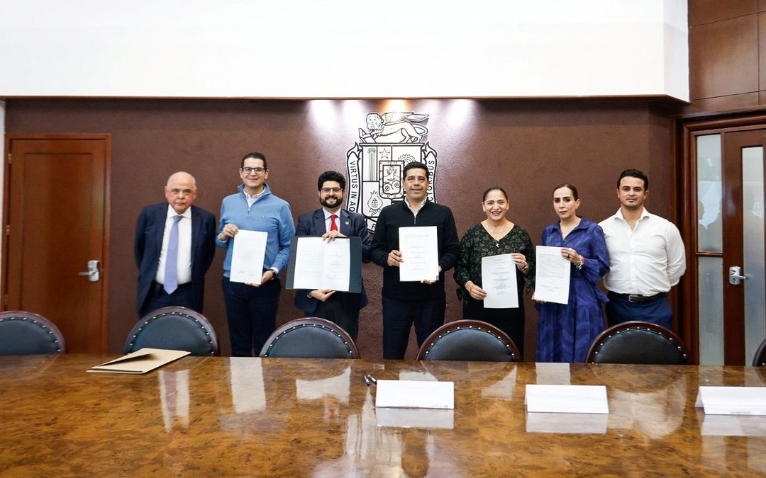 ENCABEZA LEO MONTAÑEZ FIRMA ESCRITURAS A FAVOR DEL DESARROLLO ORDENADO Y MEJOR EQUIPAMIENTO URBANO