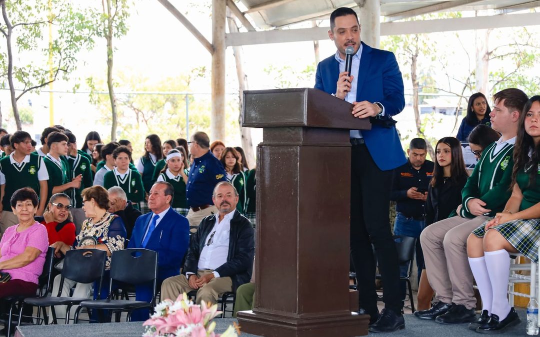 🏫🎉🙋🏻‍♂️ El presidente municipal de Calvillo, Daniel Romo Urrutia, asistió a la celebración del 50 aniversario del Centro de Bachillerato Tecnológico Agropecuario “Aquiles Elorduy García” (CBTA #61)